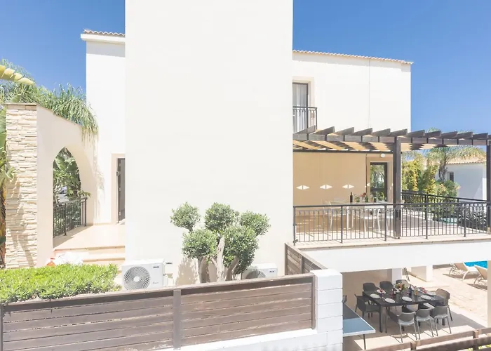 別荘 Ferienvilla Fuer 10 Personen In By Interhome