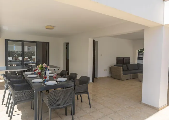 Feriehus Ferienvilla Fuer 10 Personen In By Interhome *